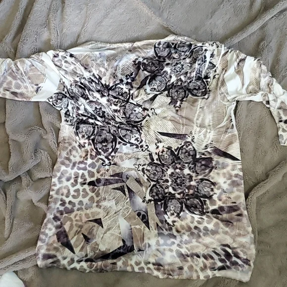 Ladies top size large - Picture 2 of 3